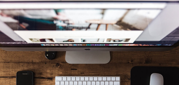 Apple Computer mit grafischer Anzeige