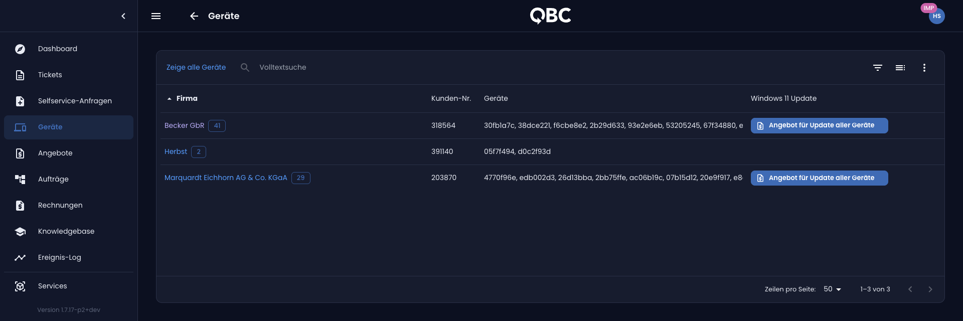 Screenshot: Geräteübersicht im QBC-Portal mit Update-Angebot je Firma