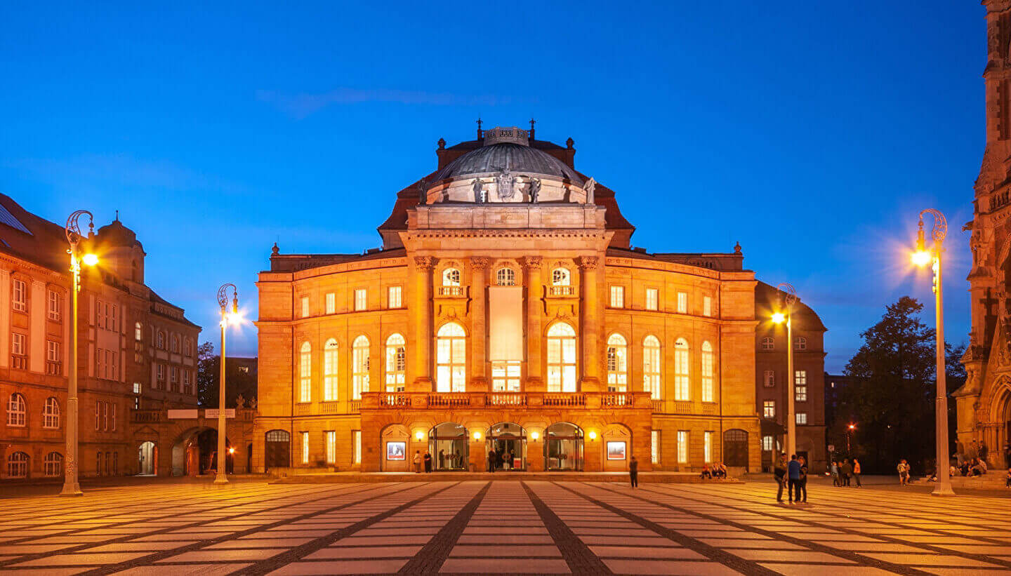 Opernhaus Chemnitz am Theaterplatz am Abend
