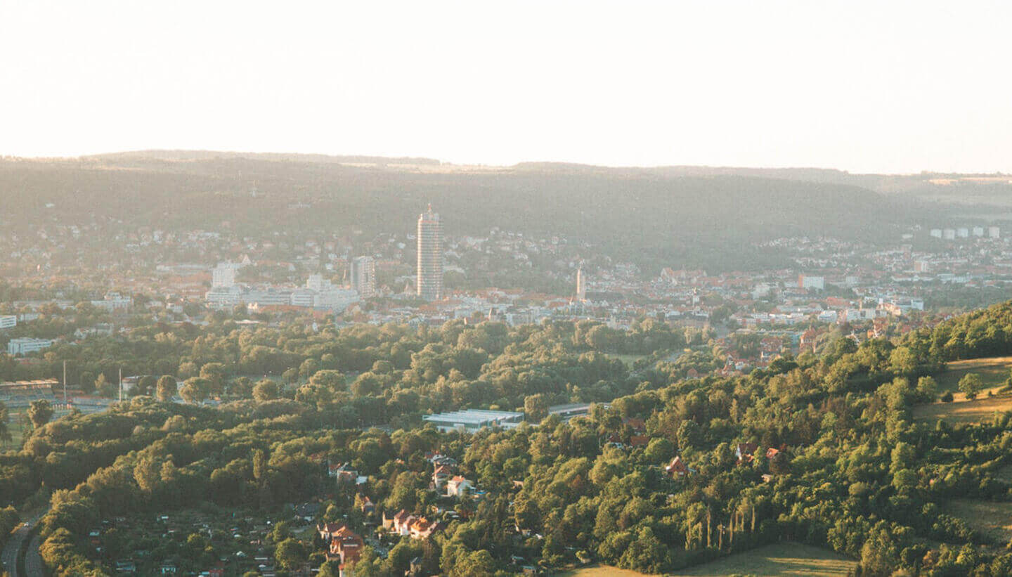 Stadtpanorama von Jena mit dem JenTower