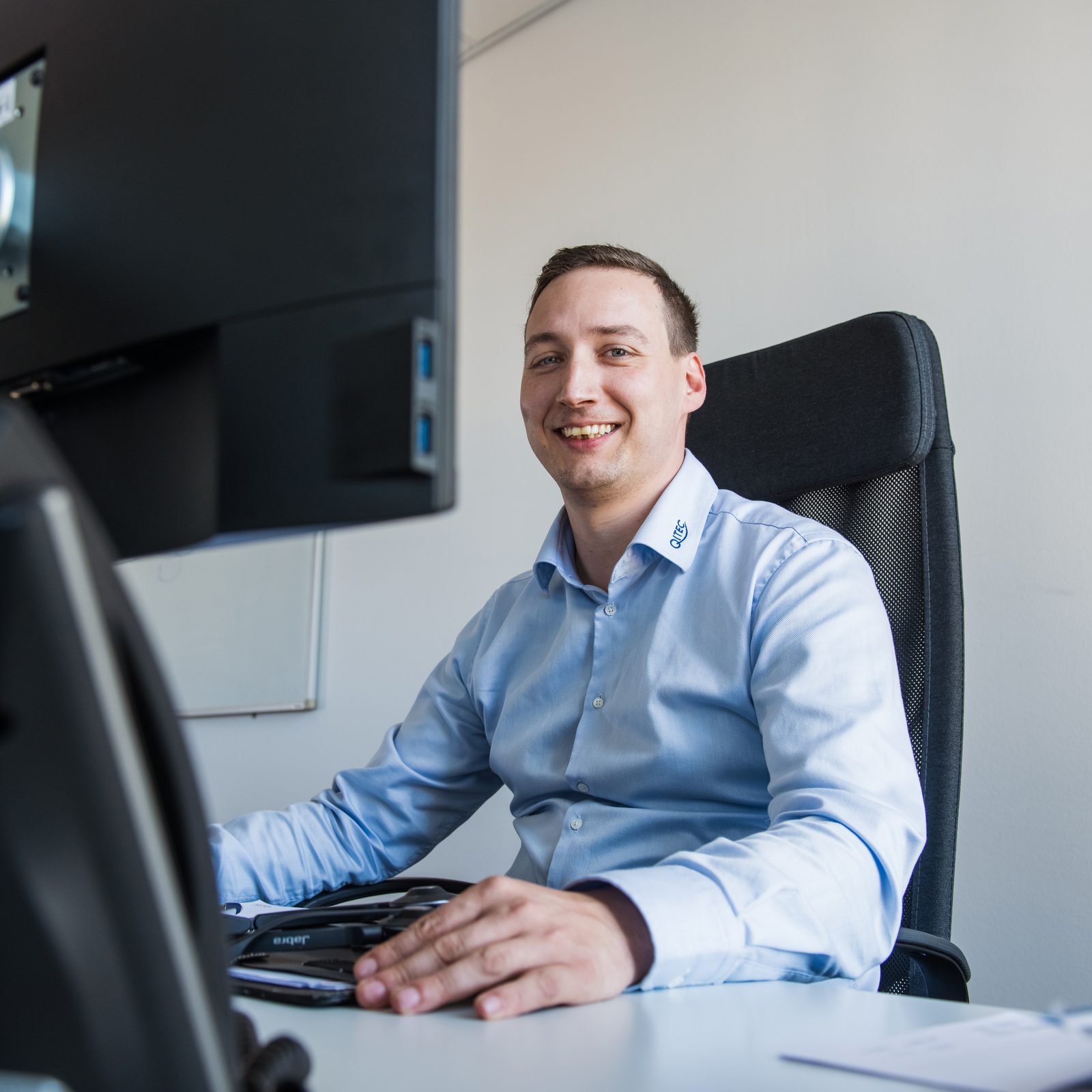 Stefan Opitz, Technikleiter, an seinem Arbeitsplatz